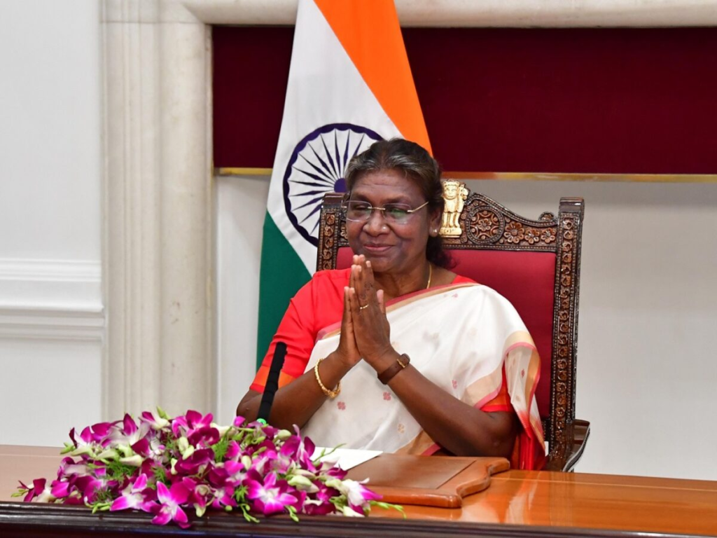 राष्ट्रपति ने वैशाखी, विशु, रोंगाली बिहू, नब वर्ष, वैशाखड़ी और पुतान्दु पिरापु की पूर्व संध्या पर बधाई और शुभकामनाएं दीं
