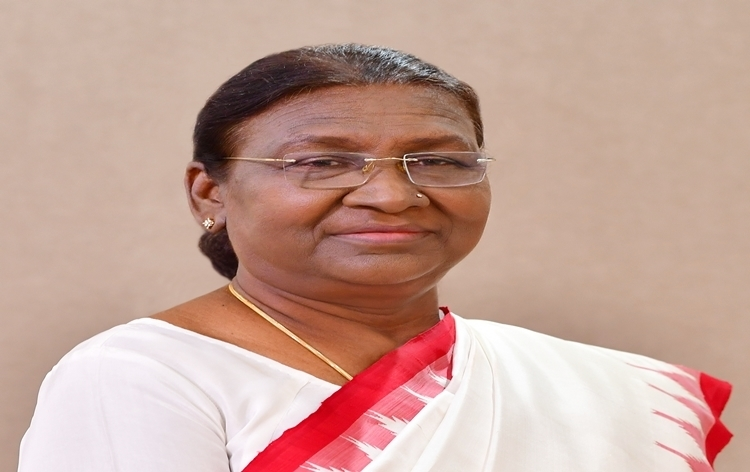 राष्ट्रपति द्रौपदी मुर्मु ने दूसरे अलंकरण समारोह में वर्ष 2023 के लिए तीन पद्म विभूषण, पाँच पद्म भूषण और सैंतालिस पद्म श्री पुरस्कार प्रदान किए