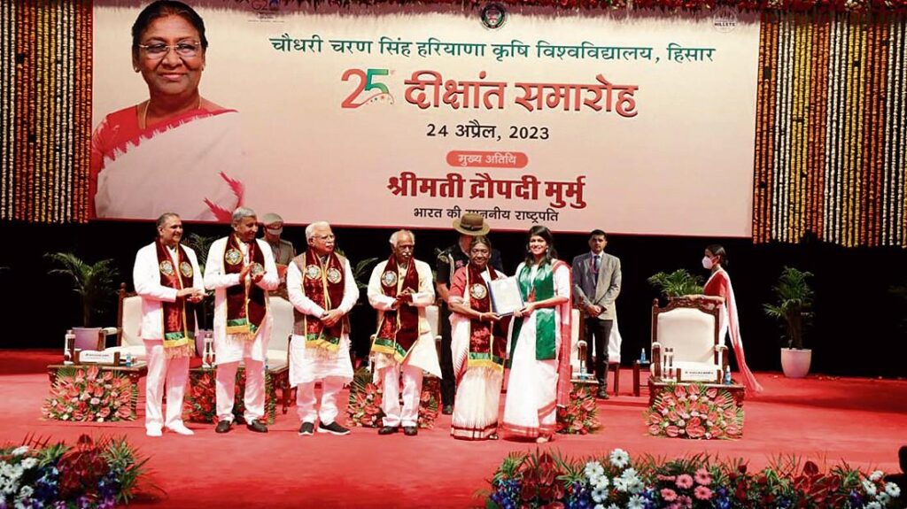 राष्ट्रपति ने चौधरी चरण सिंह हरियाणा कृषि विश्वविद्यालय के 25वें दीक्षांत समारोह में लिया हिस्सा