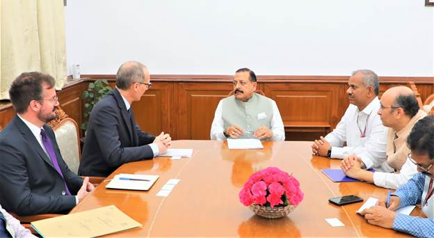 चूंकि भारत और स्विट्जरलैंड पारंपरिक रूप से सौहार्दपूर्ण पारस्परिक रूप से भरोसेमंद संबंध साझा करते हैं, इसलिए दोनों देशों के लिए पहले से विद्यमान सुविधाओं के आधार पर एक-दूसरे के साथ जुड़ना सुगम है : डॉ. जितेंद्र सिंह