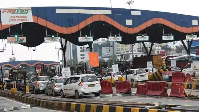 देशभर में जीपीएस बेस्ड टोल कलेक्शन सिस्टम होगा लागू ,हटेंगे टोल नाके