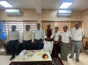 उपराज्यपाल और आदिवासी लोगों के साथ अर्जुन मुंडा अंडमान राज निवास में प्रधानमंत्री नरेन्द्र मोदी के ‘मन की बात’ कार्यक्रम के 100वें संस्करण को सुनेंगे