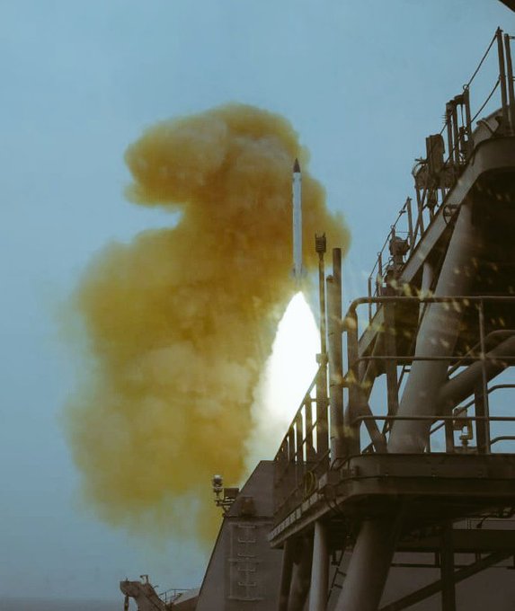 प्रधानमंत्री ने डीआरडीओ और भारतीय नौसेना द्वारा नौसेना प्लेटफॉर्म से बीएमडी इंटरसेप्टर के सफल परीक्षण की सराहना की