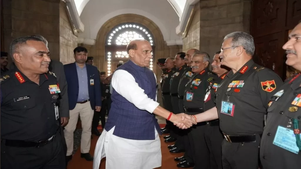 रक्षामंत्री राजनाथ सिंह आज सेना कमांडरों के सम्मेलन को संबोधित करेंगे