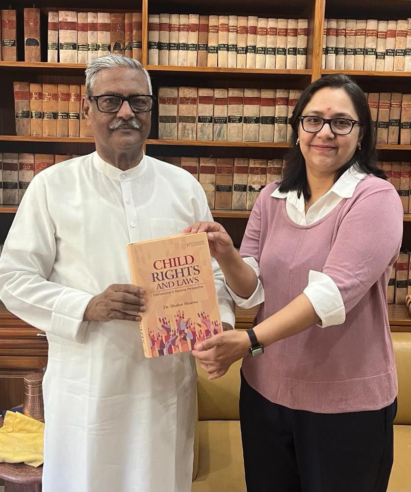 सत्य पाल जैन ने डॉ. शालिनी शर्मा द्वारा बाल अधिकारों पर लिखित पुस्तक का विमोचन किया