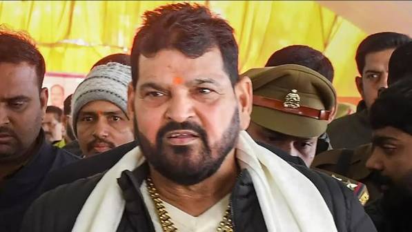 दिल्ली पुलिस ने जांच में किया खुलासा, बृजभूषण पर यौन शोषण का आरोप लगाने वाली पहलवान निकली बालिग