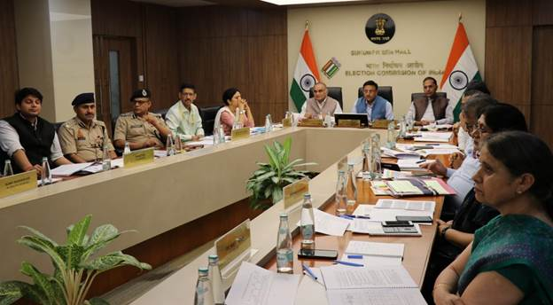 निर्वाचन आयोग ने कर्नाटक विधानसभा चुनाव को लेकर कर्नाटक और इसके पड़ोसी राज्यों में चुनाव प्रबंधन समन्वय की समीक्षा की