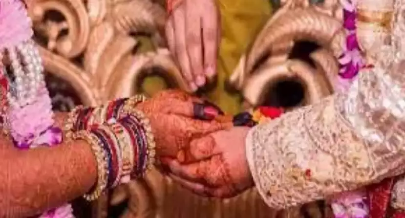 दो सगी बहनों ने रचाई एक ही लड़के से शादी, एक B.Ed तो दूसरी 8वीं पास; दूल्हा बोला- दोनों पत्नियों को खुश रखूंगा