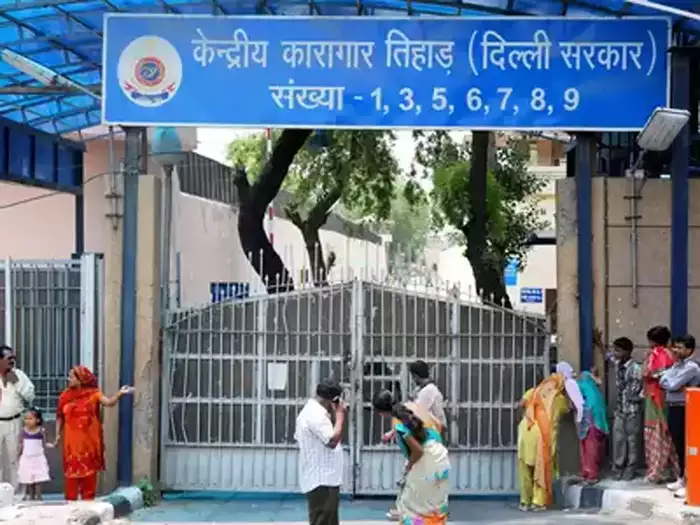 एक बार फिर सवालों के घेरे में तिहाड़ जेल , एक कैदी ने दूसरे पर ताबड़तोड़ चाकू से हमला किया, हालत गंभीर