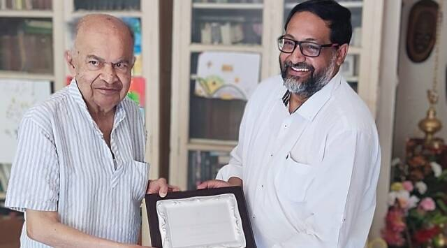 एस्ट्रोनॉमिकल सोसायटी ने जयंत नार्लीकर को सौंपा लाइफटाइम अचीवमेंट अवार्ड