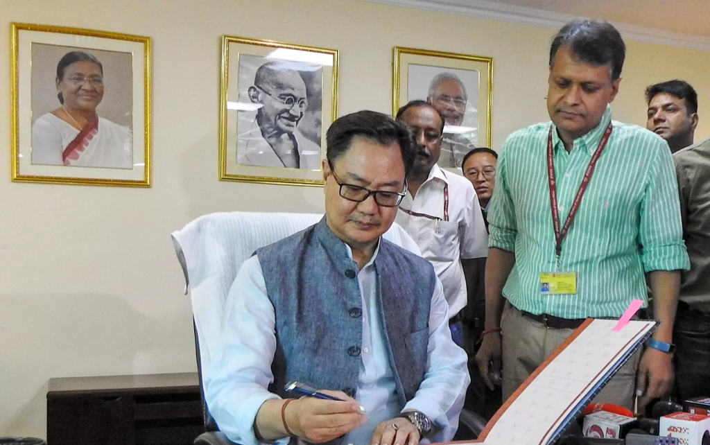 किरेन रिजिजू ने पृथ्वी विज्ञान मंत्रालय में केन्द्रीय मंत्री का पदभार किया ग्रहण