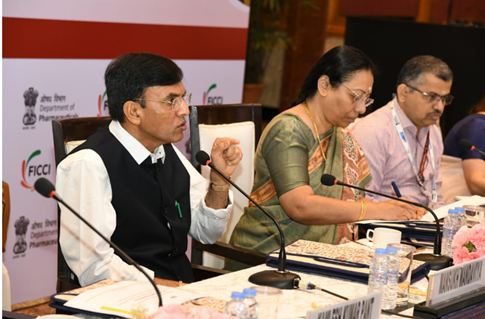 विकास को उत्प्रेरित करने के लिए, हमें दुनिया में अपनी उपस्थिति को मजबूत बनाने हेतु प्रतिस्पर्धा के स्तर को बनाए रखना चाहिए: डॉ. मनसुख मंडाविया