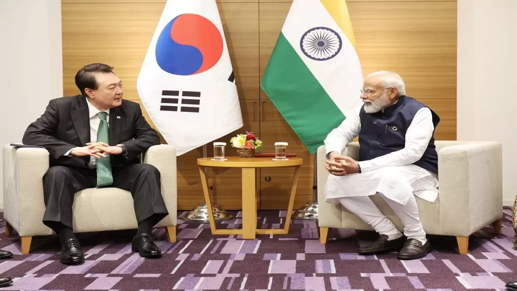 प्रधानमंत्री नरेन्द्र मोदी ने जापान के प्रधानमंत्री के साथ की द्विपक्षीय बैठक