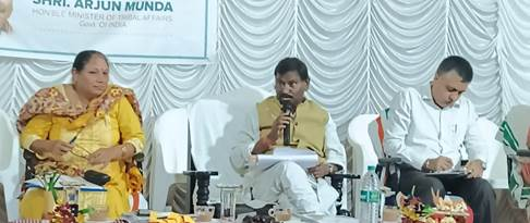 अर्जुन मुंडा ने केरल के एक दिवसीय भ्रमण के दौरान राज्य के जनजाति लोगों के लिए लागू की जा रहीं विभिन्न योजनाओं की प्रगति की समीक्षा की
