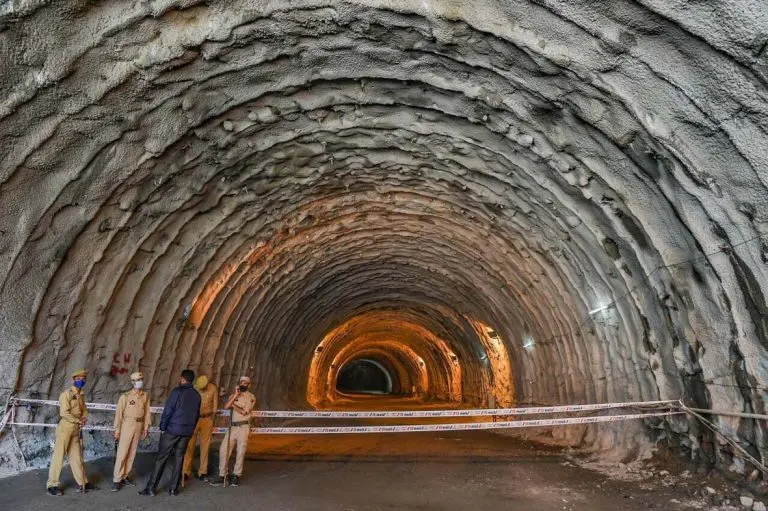 भारतीय रेलवे ने कश्मीर में देश की सबसे लंबी ‘एस्केप टनल’ खोली