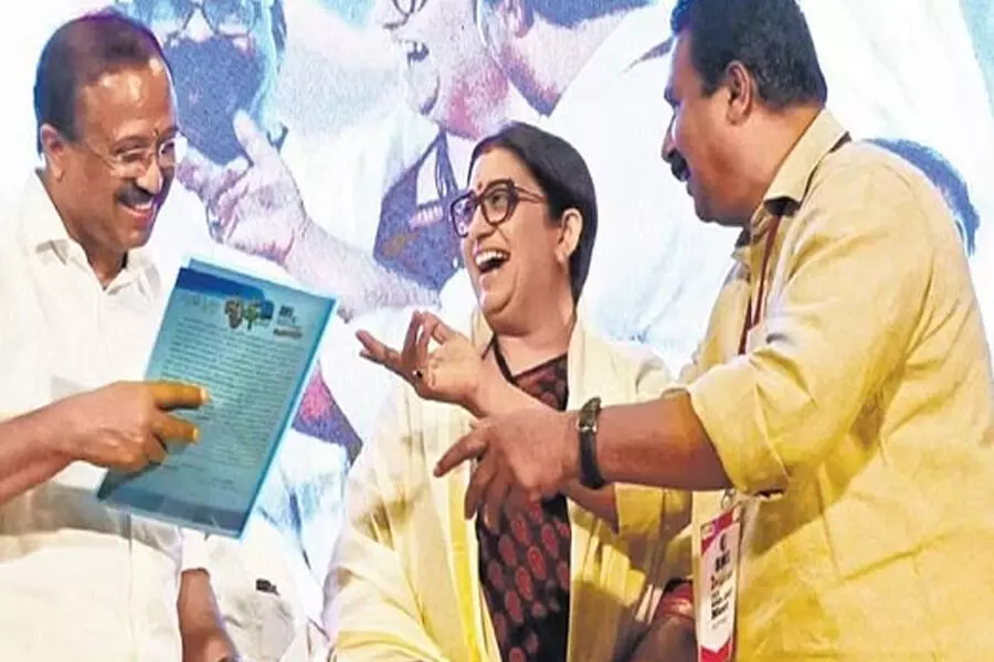 उच्च महिला कार्यबल वाले स्थानों पर अधिक क्रेच खोले जाने चाहिए: स्मृति ईरानी