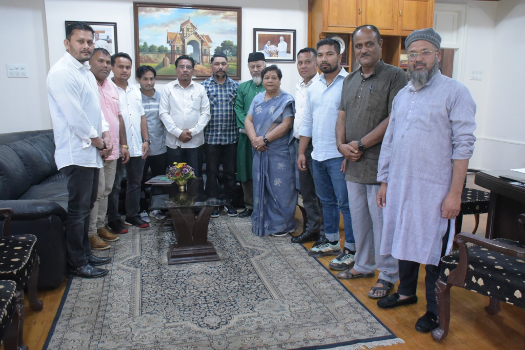 राज्यपाल मणिपुर अनुसुईया उइके से राजभवन में कई सामाजिक, राजनीतिक संगठनों के सदस्यों ने की मुलाकात