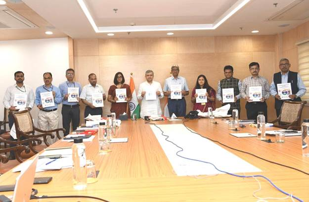 भारतीय रेलवे स्टेशनों पर आधुनिक, मानक संकेतक अपनाएगा जो दिव्यांगों के अनुकूल होंगे: अश्विनी वैष्णव