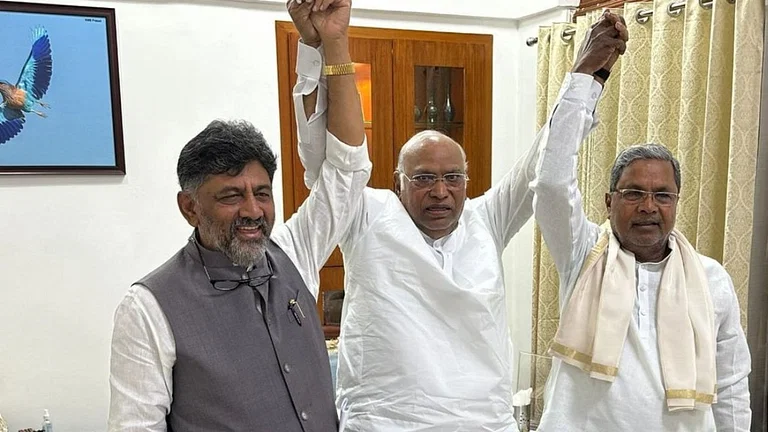 कर्नाटक के राज्यपाल ने कांग्रेस नेताओं सिद्धारमैया को मुख्यमंत्री और डी. के. शिवकुमार को उपमुख्यमंत्री पद की शपथ के लिए किया आमंत्रित