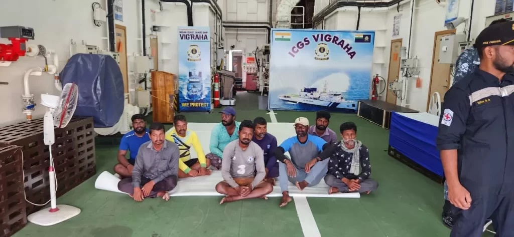 भारतीय तटरक्षक बल मालदीव के समुद्री क्षेत्र से बचाए गए दस मछुआरों को लाया स्वदेश