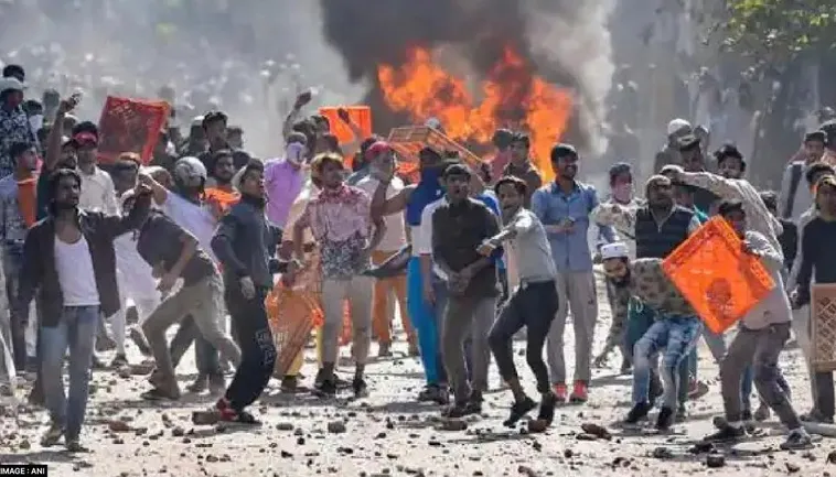 दिल्ली दंगों की जांच में लापरवाही बरतने पर अदालत ने जांच अधिकारी को लगाई फटकार