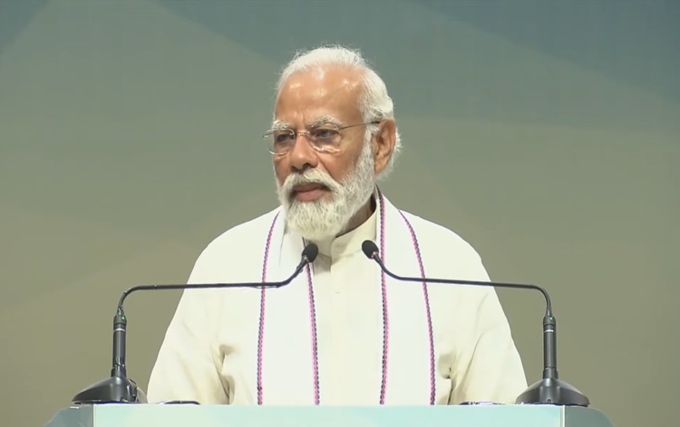 प्रधानमंत्री नरेंद्र मोदी ने गुजरात में लगभग चार हजार चार सौ करोड़ रुपये की परियोजनाओं का किया लोकार्पण और शिलान्यास