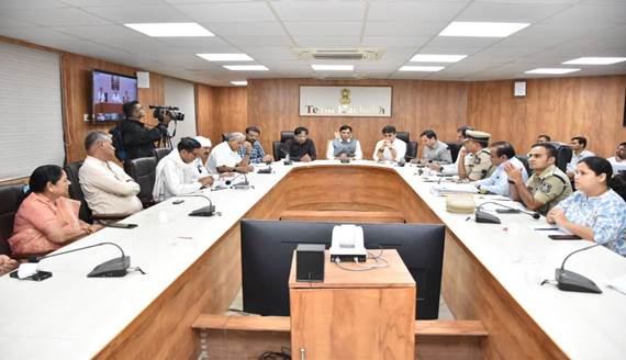 केंद्रीय स्वास्थ्य मंत्री डॉ. मनसुख मांडविया ने गुजरात में चक्रवात ‘बिपरजॉय’ पर तैयारियों के उपायों की समीक्षा की
