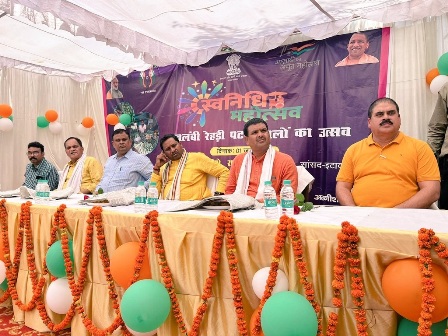 प्रधानमंत्री ने उत्तर प्रदेश के इटावा में स्वनिधि महोत्सव की , की सराहना