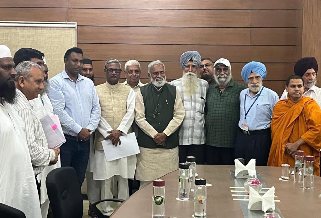 अल्पसंख्यक आयोग के सदस्य धन्यकुमार ने अल्पसंख्यक समाज के लोगों से की भेंट