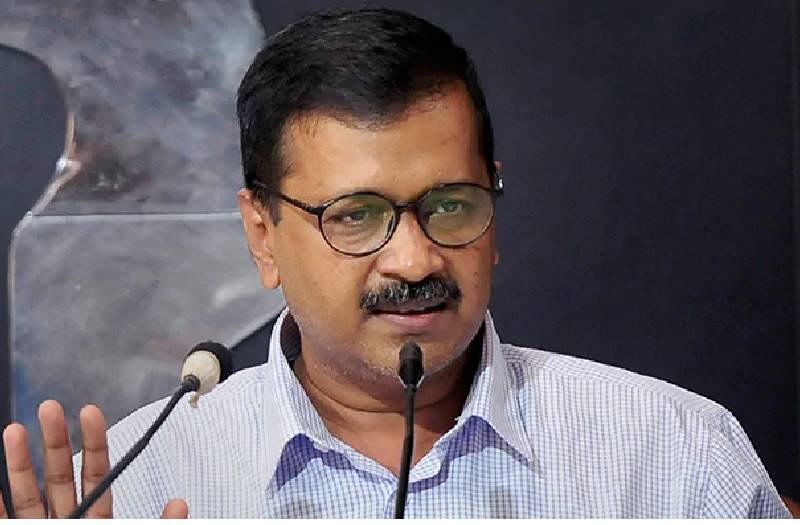 मनीष सिसोदिया के काम को याद कर मंच पर रो पड़े दिल्ली के सीएम अरविंद केजरीवाल