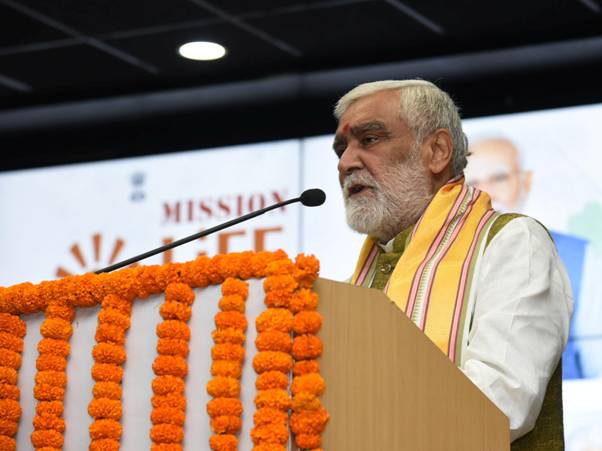 जलवायु परिवर्तन एक वैश्विक चुनौती है और इससे निपटने में युवा शक्ति की प्रमुख भूमिका है: अश्विनी कुमार चौबे
