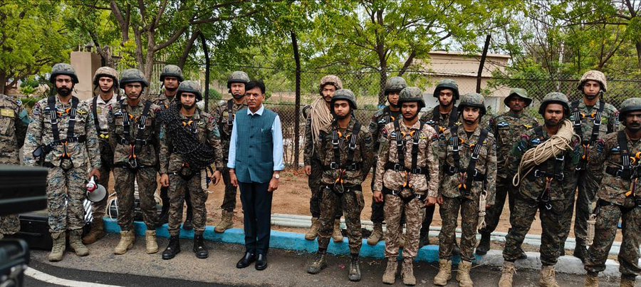 केंद्रीय स्वास्थ्य मंत्री डॉ. मनसुख मांडविया ने कच्छ में ‘बिपरजॉय’ चक्रवात से निपटने की तैयारी और उपायों की समीक्षा की
