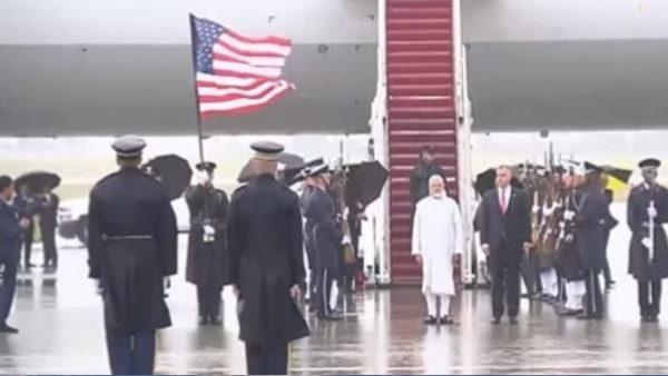 बारिश के बूंदों की बीच भी अमेरिका में उमड़ा हिंदुस्तान, ‘वंदे मातरम’ और ‘मोदी, मोदी’ के नारों से गुंजा ब्हाइट हाउस