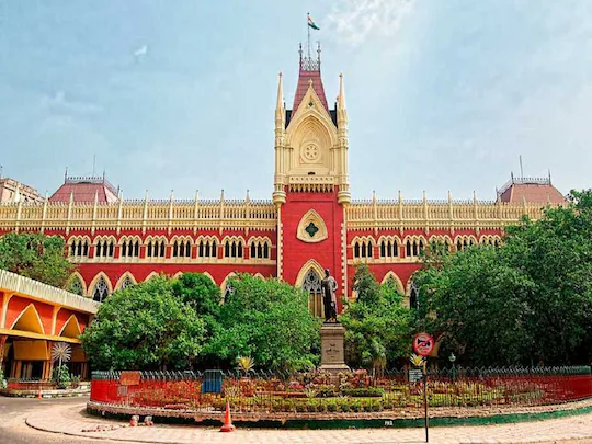 केंद्रीय अन्वेषण ब्यूरो ने कथित नगरपालिका भर्ती घोटाले मामले में कोलकाता के 20 स्थानों पर की छापेमारी