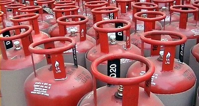 कमर्शियल एलपीजी गैस सिलेंडर की कीमत में 83 रुपए 50 पैसे की, की गई कटौती