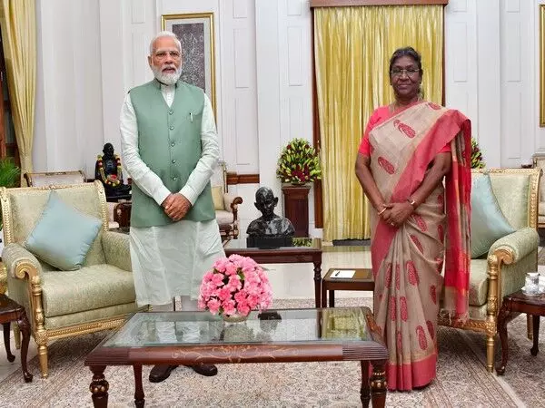 प्रधानमंत्री ने राष्ट्रपति को उनके जन्मदिन पर बधाई दी