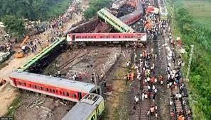 ओडिसा के बालेश्वर में बहनागा रेल दुर्घटना स्थल पर मरम्मत का कार्य युद्धस्तर पर जारी