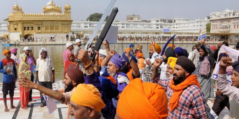 ऑपरेशन ब्लू स्टार के 39 साल: भिंडरावाले की तस्वीरों वाली तख्तियां लिए कट्टरपंथी सिख संगठनों के समर्थकों ने खालिस्तान जिंदाबाद के लगाए नारे