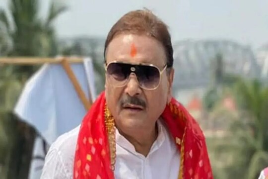 TMC कार्यकर्ताओं ने यूएनबी कैपस में दिखाए काले झंडे, राज्यपाल बोले- हम प्रदर्शन का स्वागत करते हैं…