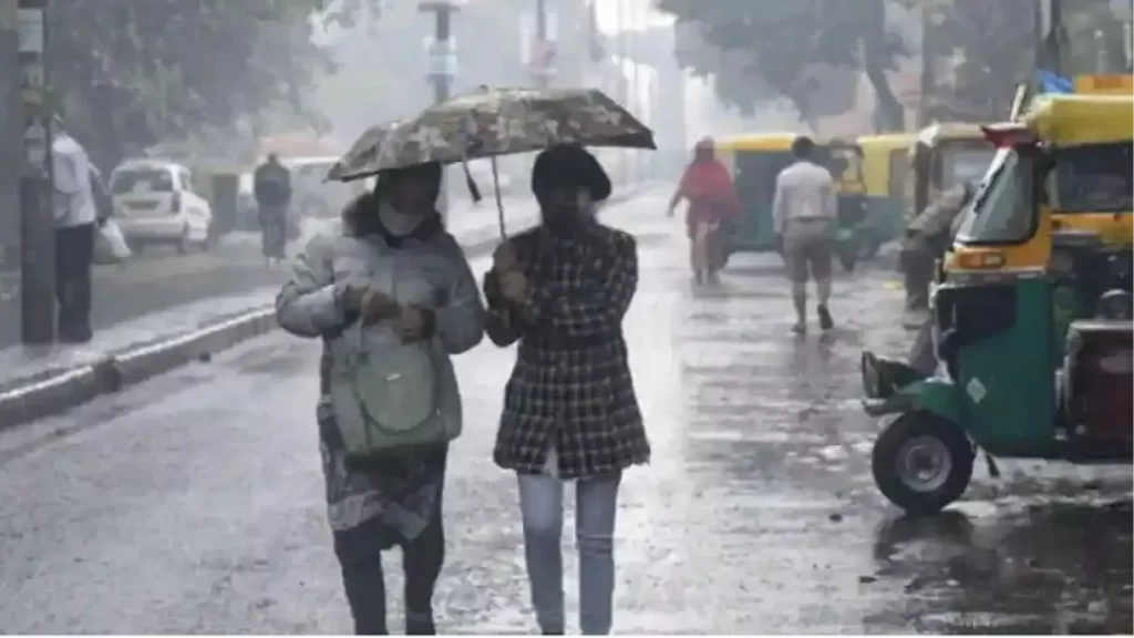 मौसम विभाग ने कहा है कि दक्षिण-पश्चिम मॉनसून अगले दो -तीन दिन में देश के बाकी हिस्सों में पहुंच जाएगा