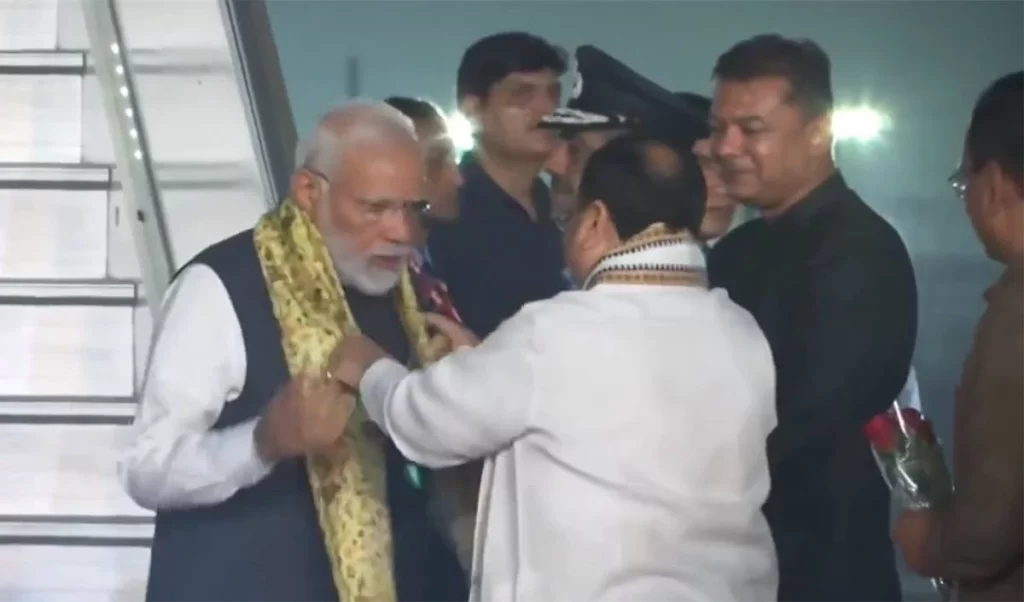 विदेश दौरे से लौटते ही पीएम मोदी ने जेपी नड्डा से किया सवाल