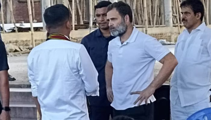 मणिपुर में हिंसा के बीच मोइरांग पहुंचे राहुल गांधी, राहत शिविरों में प्रभावित लोगों से की मुलाकात