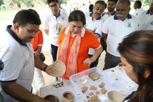 दिल्ली के पुराना किला में चल रही खुदाई कार्य का निरीक्षण किया केंद्रीय विदेश और संस्कृति राज्य मंत्री मीनाक्षी लेखी
