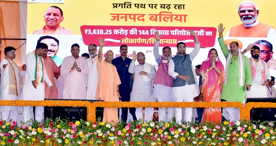 बलिया में विकास परियोजनाओं का लोकार्पण और शिलान्यास किया मुख्यमंत्री योगी आदित्यनाथ