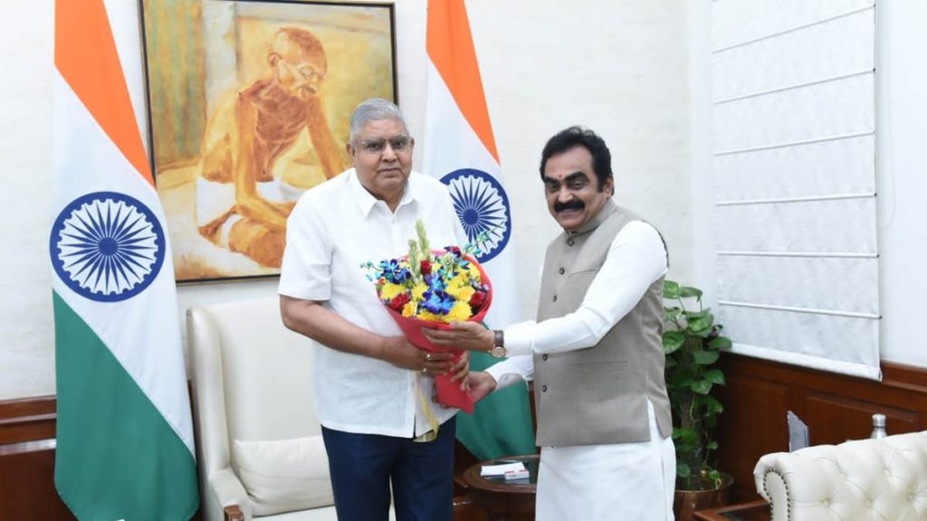उपराष्ट्रपति गैरिसन ग्राउंड, जबलपुर, मध्य प्रदेश में 9वें अंतर्राष्ट्रीय योग दिवस के मुख्य कार्यक्रम में 15,000 से अधिक योग उत्साहियों का नेतृत्व करेंगे