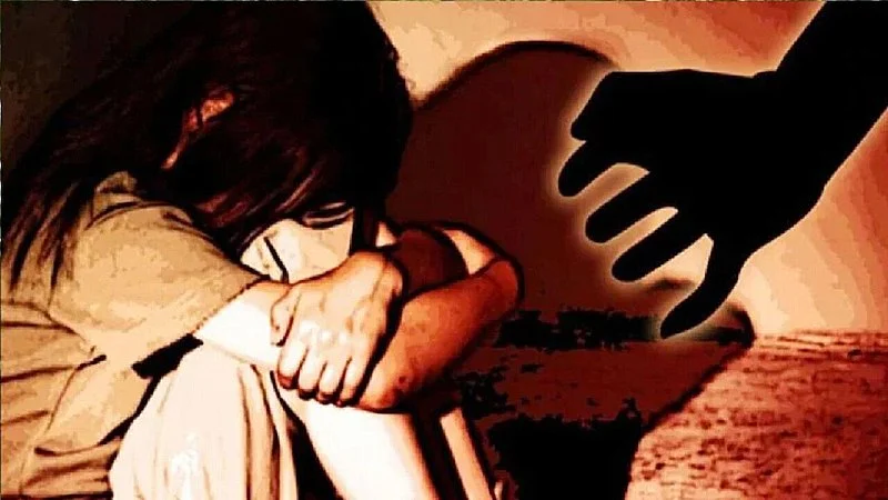 मैहर के पवित्र नगर इलाके में 10 साल की बच्ची से गैंगरेप, आरोपियों पर पुलिस का बड़ा एक्शन, घरों पर चलवाया बुलडोजर