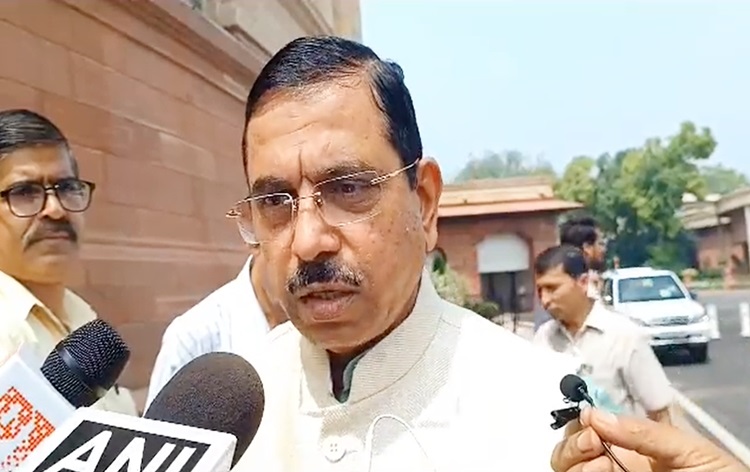 संसद की कार्यवाही को विपक्ष कर रहा बाधित: प्रह्लाद जोशी