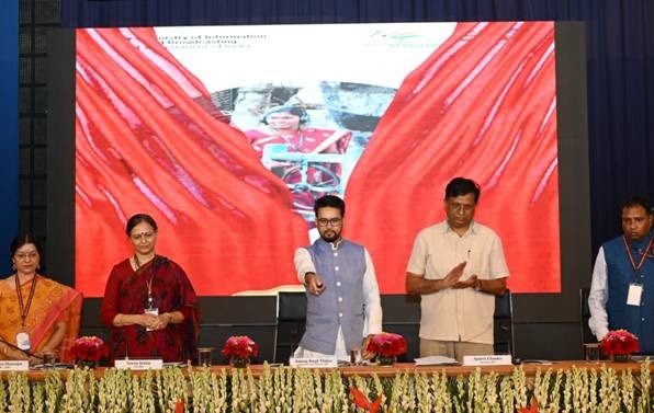 सरकार तीसरी ई-नीलामी के दौरान 284 शहरों में 808 चैनलों की नीलामी करेगी : अनुराग ठाकुर