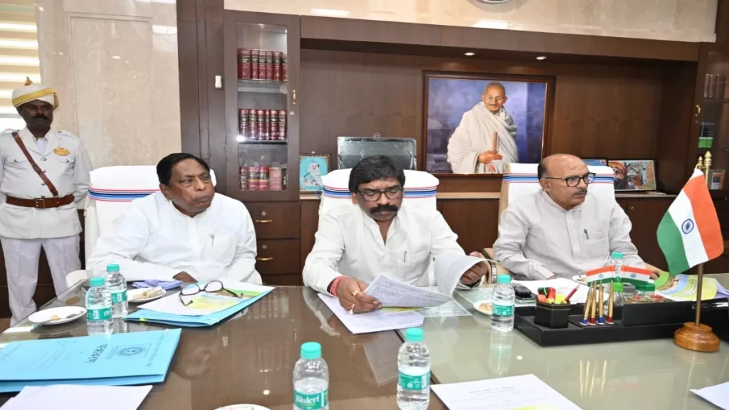 झारखंड विधानसभा में सदन से पेश और पारित किए जाने वाले विधेयक अब सिर्फ हिंदी में होंगे