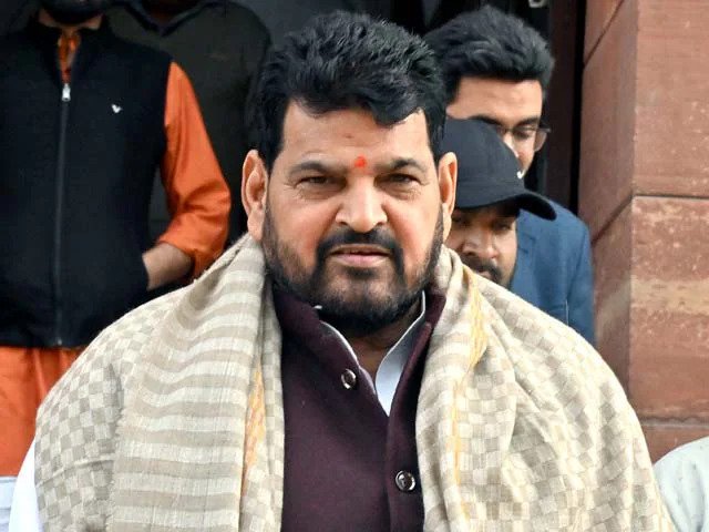 बृजभूषण सिंह ने प्रियंका गांधी पर किया पलटवार, कहा: खेलना बंद करें, लड़ने की हिम्मत करें